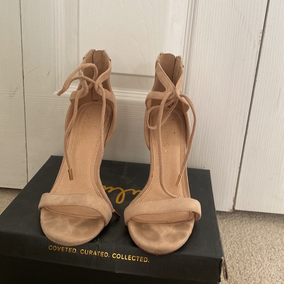 Tan Heels - Picture 2 of 4